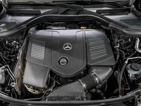 Used 2024 Mercedes-Benz GLC 300 4MATIC image 27