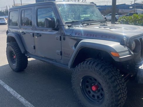 Used 2018 Jeep Wrangler Unlimited Rubicon image 2