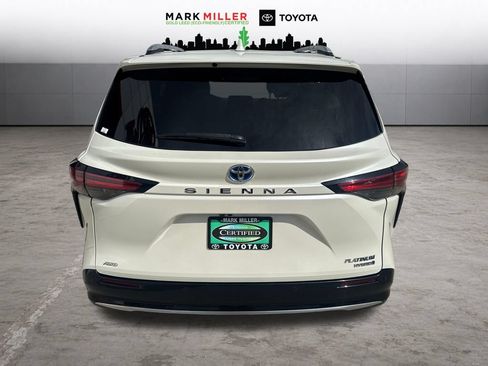 Used 2021 Toyota Sienna Platinum AWD/4WD image 4