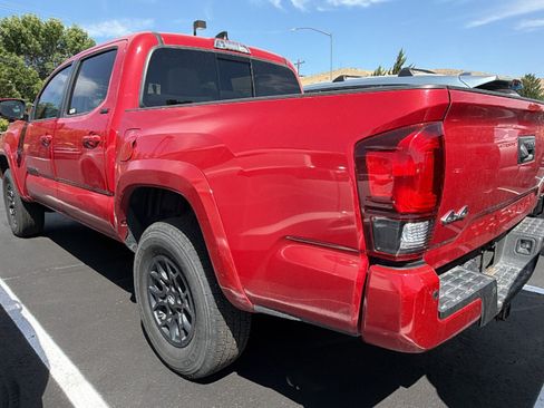 Certified 2022 Toyota Tacoma SR5 AWD/4WD image 3