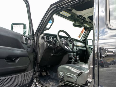 Used 2022 Jeep Wrangler Unlimited Sahara AWD/4WD image 14