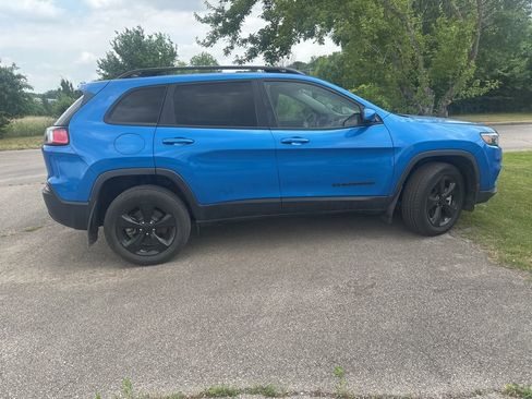 Used 2021 Jeep Cherokee Latitude Plus AWD/4WD image 4