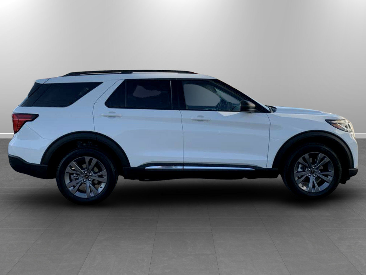 Used 2025 Ford Explorer Active w/ Active Comfort Package AWD/4WD image 8