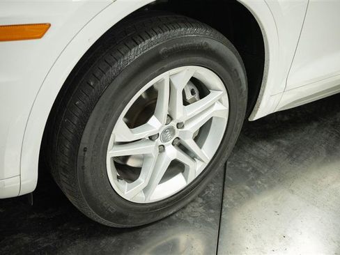 Used 2019 Audi Q5 2.0T Premium w/ Convenience Package AWD/4WD image 4