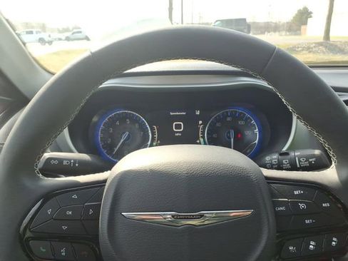 Used 2023 Chrysler Pacifica Touring-L w/ S Appearance Package image 19