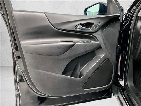 Used 2023 Chevrolet Equinox LT FWD image 18