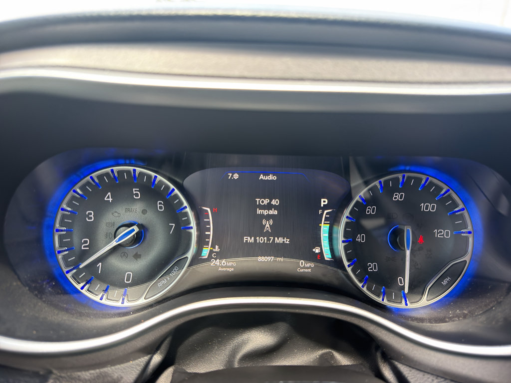 Used 2023 Chrysler Pacifica Touring-L FWD image 17
