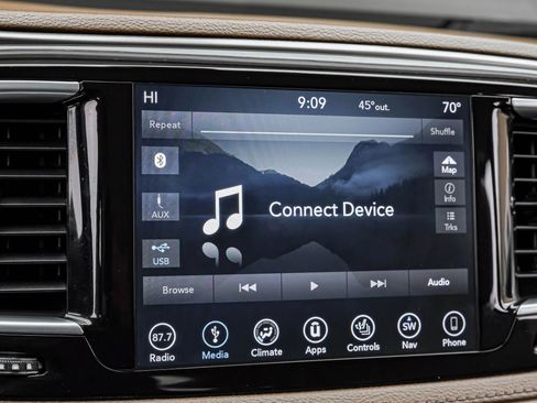 Used 2018 Chrysler Pacifica Limited image 30