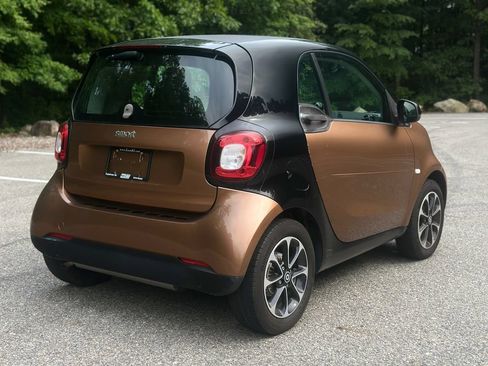 Used 2016 smart fortwo passion RWD image 7
