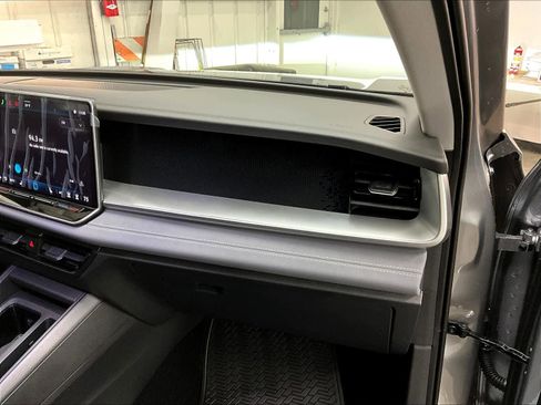 New 2026 Volkswagen Tiguan SE image 28