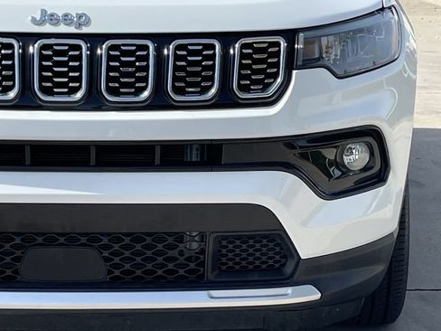 Used 2025 Jeep Compass Limited AWD/4WD image 9