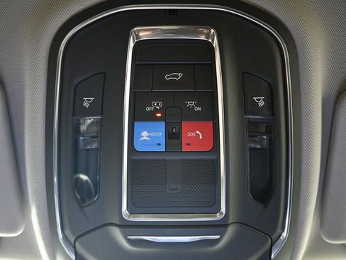 Used 2023 Jeep Grand Cherokee Limited image 33