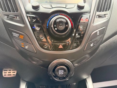 Used 2013 Hyundai Veloster Turbo image 24