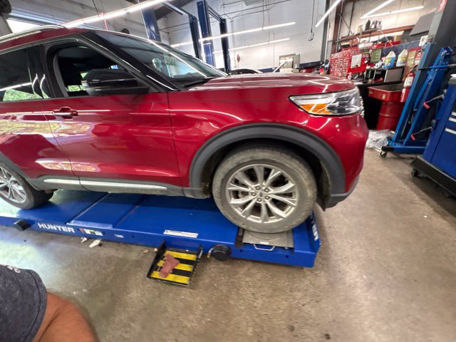 Used 2021 Ford Explorer Limited w/ Equipment Group 301A AWD/4WD image 22