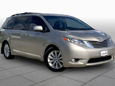 Used 2015 Toyota Sienna Limited FWD image 3
