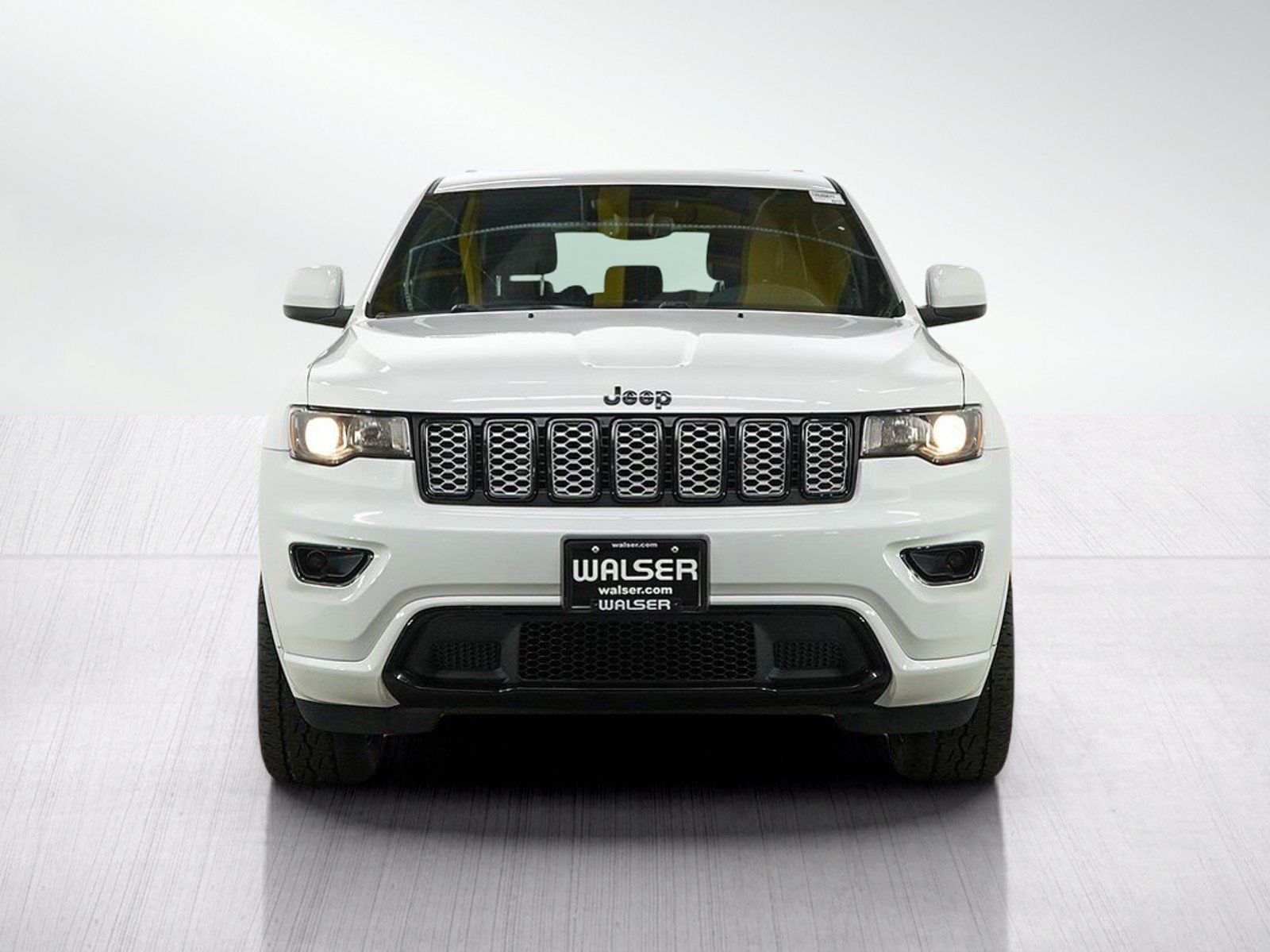 Used 2020 Jeep Grand Cherokee Altitude AWD/4WD image 9