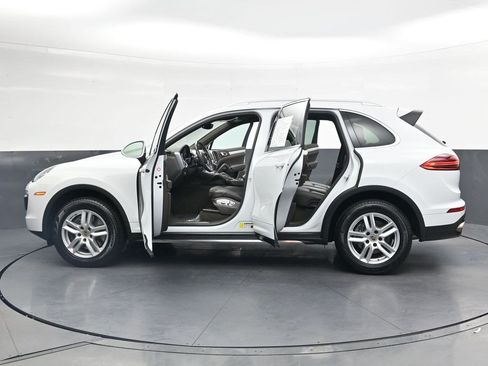 Used 2017 Porsche Cayenne Platinum Edition AWD/4WD image 34