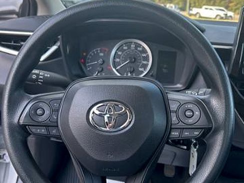 Used 2022 Toyota Corolla LE image 13