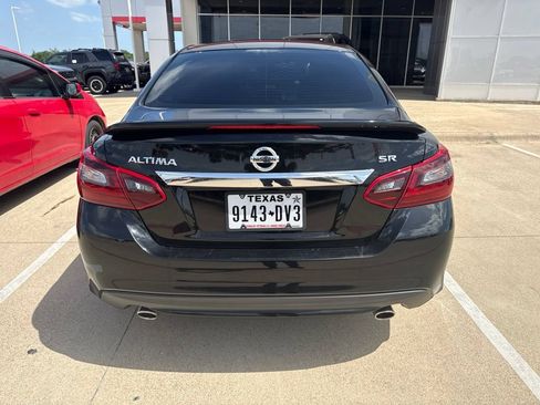 Used 2017 Nissan Altima 2.5 SR w/ Midnight Edition Package FWD image 3