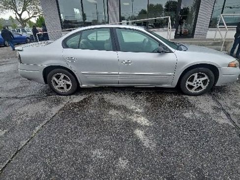 Used 2003 Pontiac Bonneville SE FWD image 8