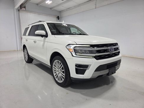 Used 2024 Ford Expedition Limited AWD/4WD image 3