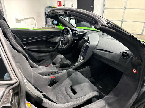 Used 2024 McLaren 750S Spider image 29