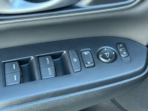 Used 2022 Honda CR-V Touring image 13
