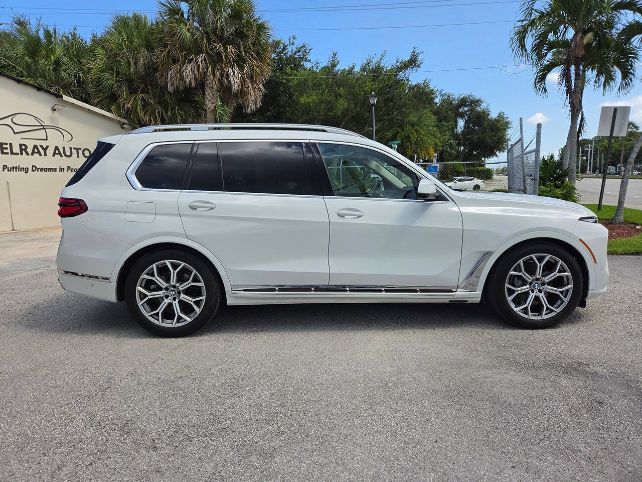 Used 2026 BMW X7 xDrive40i AWD/4WD image 4
