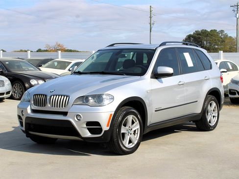 Used 2010 BMW X5 xDrive35d image 3