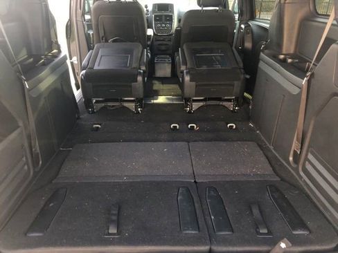 Used 2020 Dodge Grand Caravan SE image 23