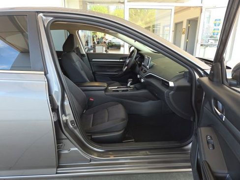 Used 2022 Nissan Altima 2.5 SV FWD image 35