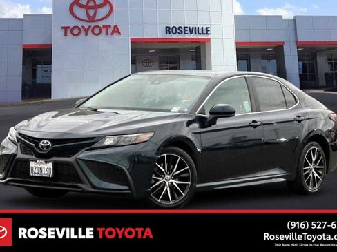 Used 2021 Toyota Camry SE w/ Carpet Mat Package (TMS) image 1
