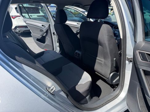 Used 2016 Volkswagen e-Golf SE image 14