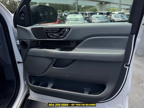 Used 2018 Lincoln Navigator L Select w/ Technology Package RWD image 24
