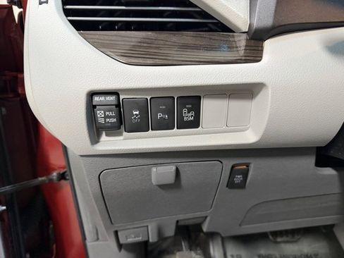 Used 2017 Toyota Sienna image 20