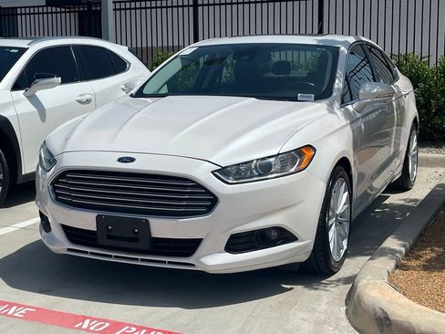 Used 2016 Ford Fusion Titanium FWD image 2