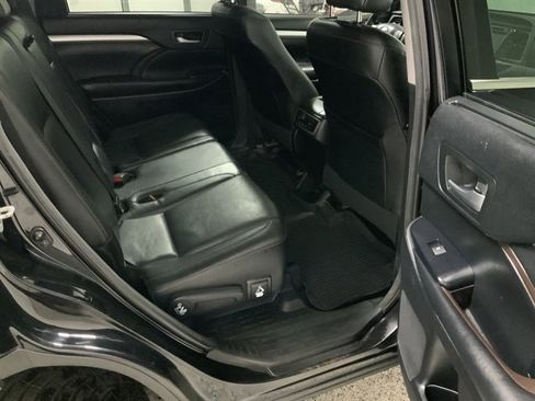 Used 2017 Toyota Highlander XLE image 22