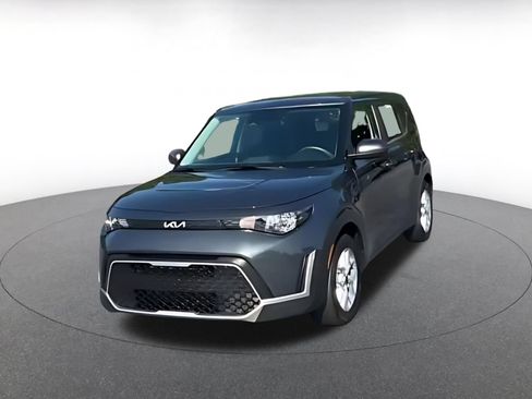 Used 2025 Kia Soul LX w/ LX Technology Package FWD image 16