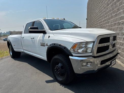 Used 2016 RAM 3500 SLT w/ Cold Weather Group AWD/4WD image 3
