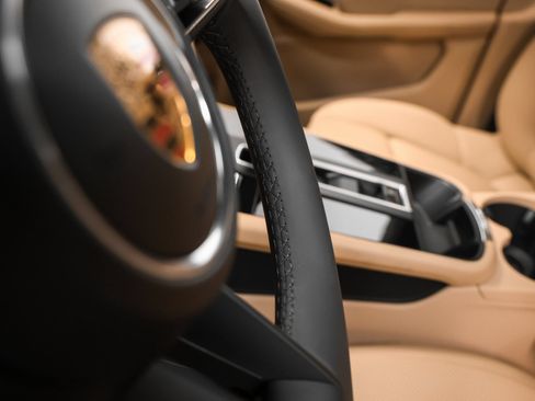 Certified 2026 Porsche Macan AWD/4WD image 28