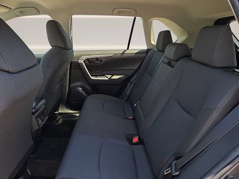 Used 2022 Toyota RAV4 LE AWD/4WD image 11