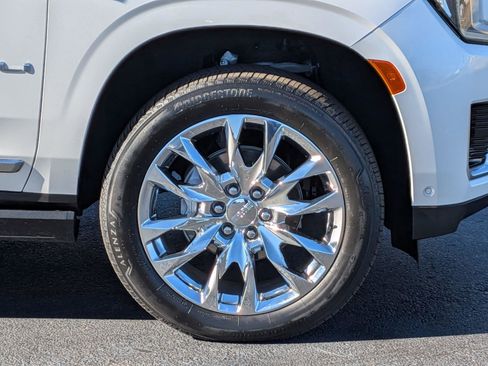 Used 2024 GMC Yukon Denali w/ Denali Reserve Package image 10