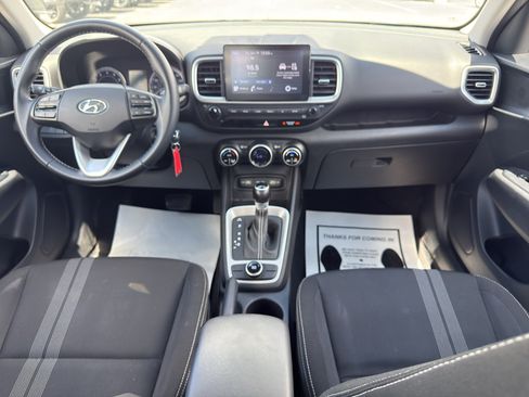 Used 2022 Hyundai Venue SEL FWD image 16