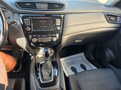 Used 2020 Nissan Rogue SV image 27