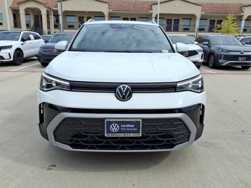 Certified 2026 Volkswagen Taos SE FWD image 3