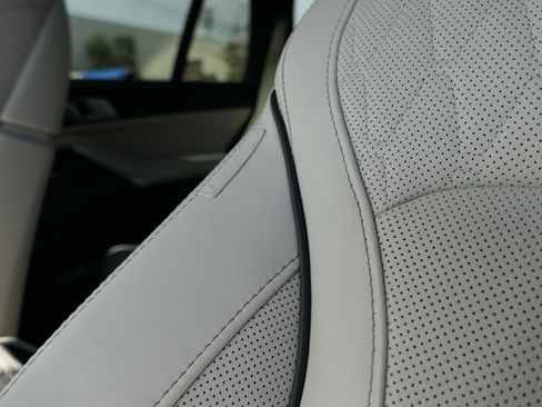 Used 2022 BMW X5 M50i w/ Executive Package image 10