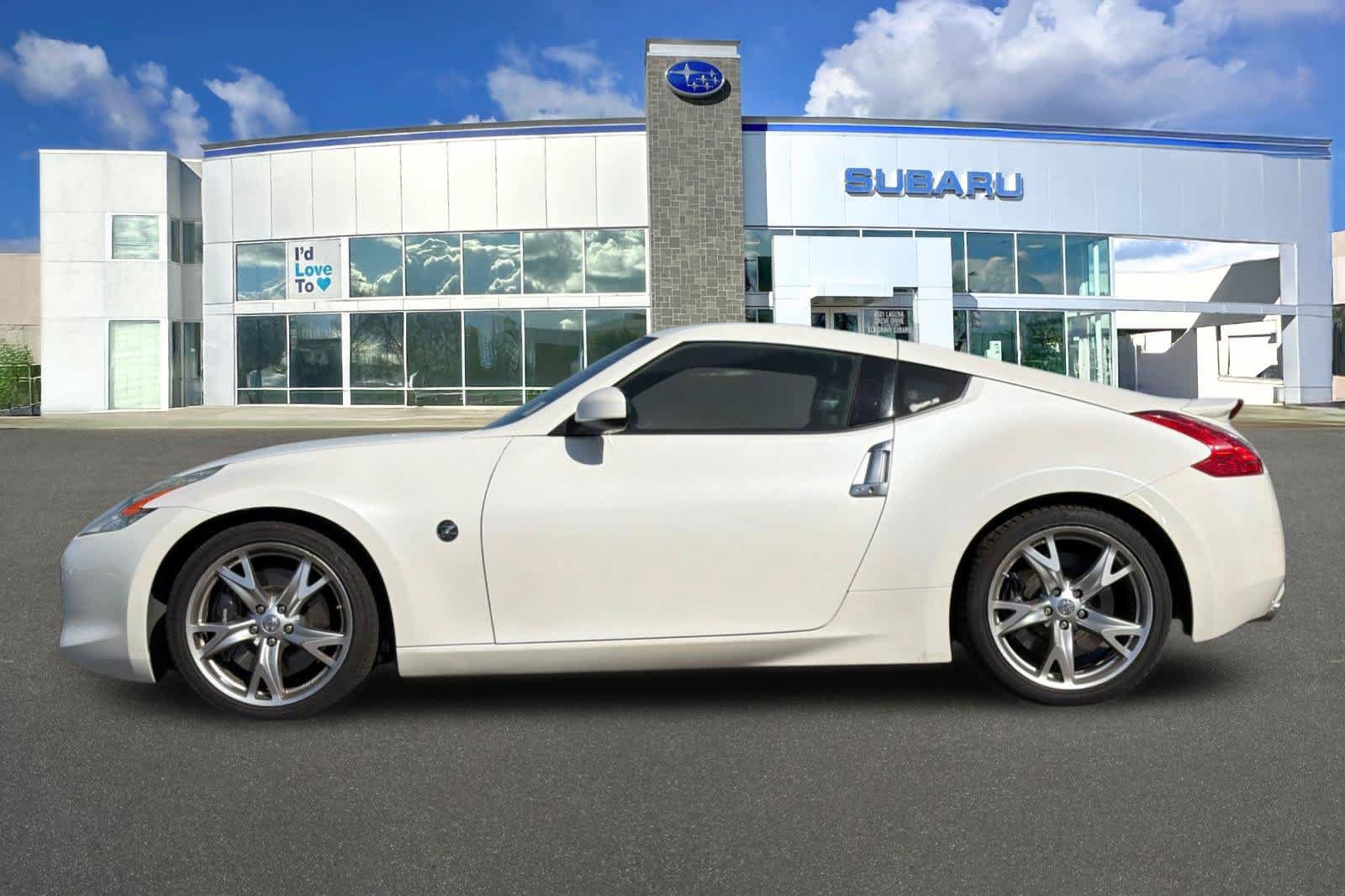 Used 2009 Nissan 370Z Touring w/ Sport Pkg RWD image 7
