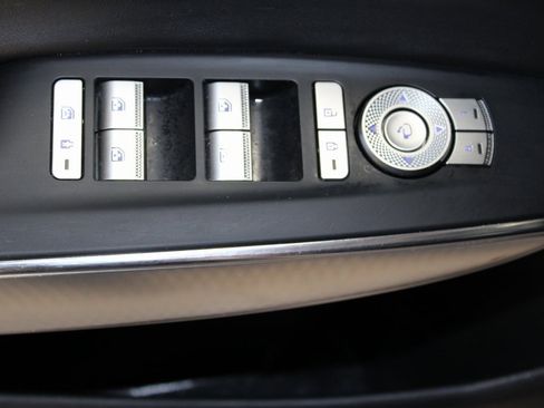 Used 2023 Genesis GV70 2.5T w/ Select Package image 9