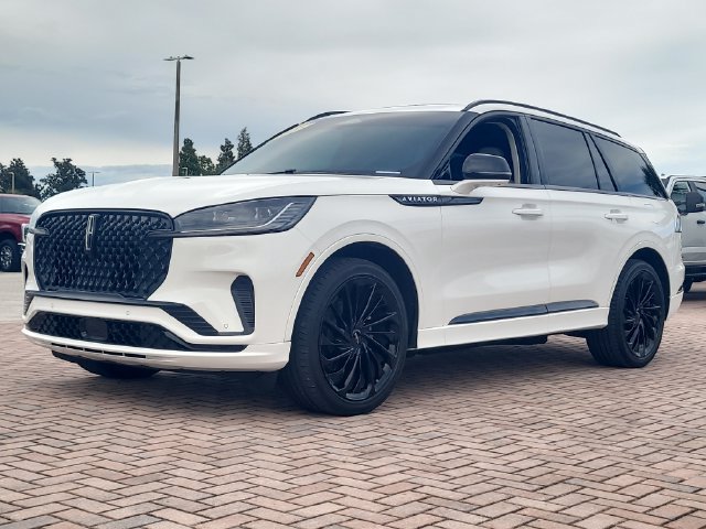 Used 2025 Lincoln Aviator Reserve w/ Equipment Group 201A AWD/4WD image 32