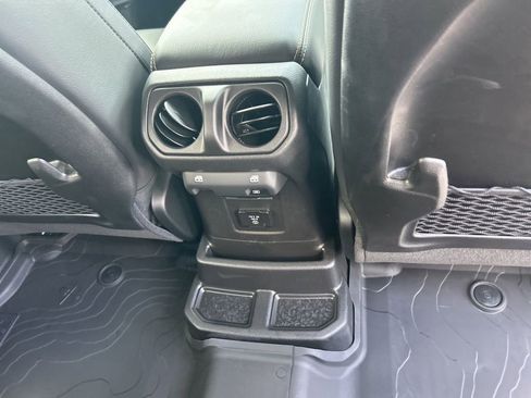 Used 2025 Jeep Wrangler Unlimited Sahara AWD/4WD image 28